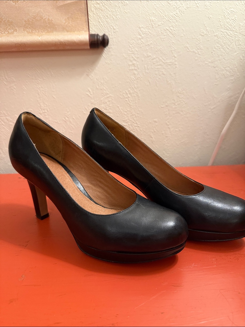 Clarks Artisan Delise Bliss Black Leather Women's Mid-Heel Pumps size 8 - Picture 5 of 10